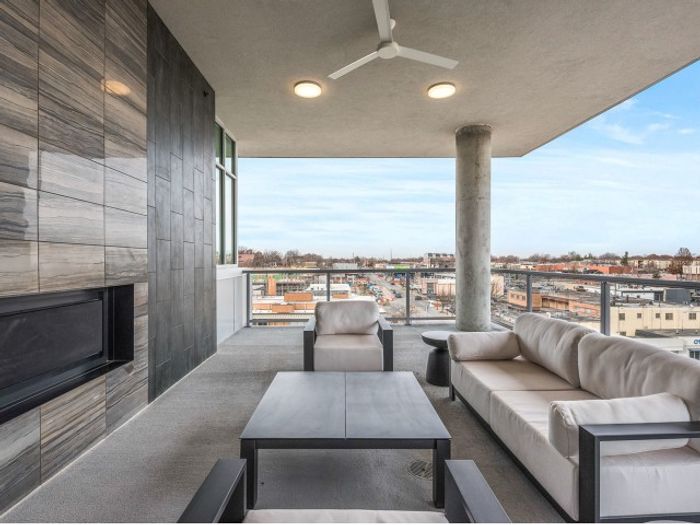 Elegant Resident Club House | Overland Park KS Apartment Homes | Avenue 80