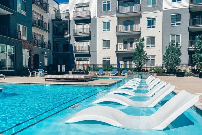 Resort Style Pool | Apartments in Overland Park, KS | Avenue 80