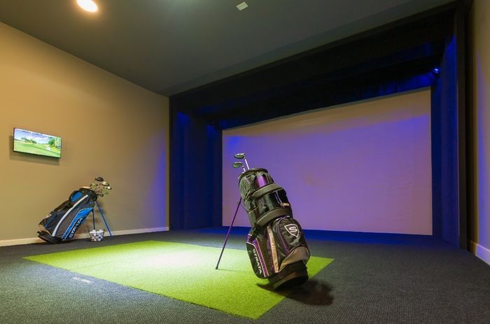 Complimentary Golf Lounge 225 Sycamore, Delano District Apartments in Wichita KS