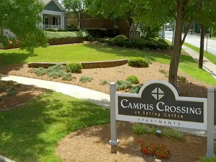 Campus Crossing Entrata Sign