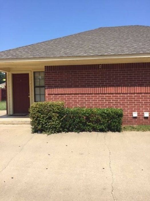 Kings Village Apartments, Wake Village, Texas