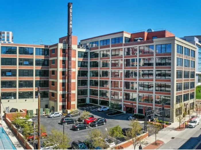 Historic luxury apartment building know for its old school charm and massive windows. Located in the heart of Downtown Columbus between the Short North, Arena District, Brewery District and German Village.