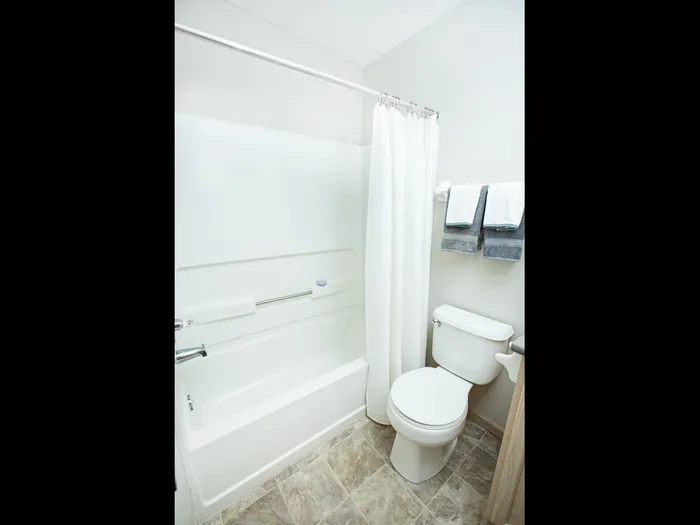 Bathroom (One Bedroom)