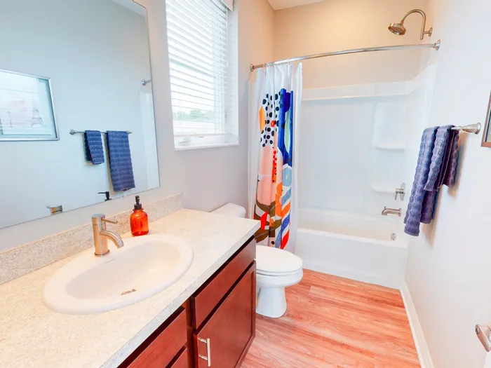 Beechwold Two bedroom townhome bathroom