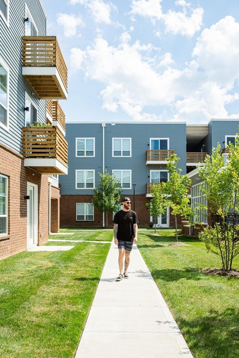 Modern living means being in the center of the action. No matter what your lifestyle is, Graceland Flats will keep you plugged into the mix, while keeping you comfy at your one- and two-bedroom garden or townhome-style apartment home.