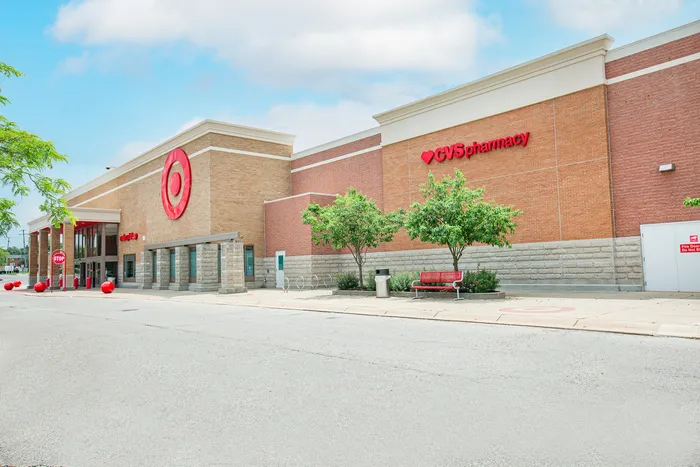 Explore popular restaurants, exciting events, and trendy shopping spots, all within convenient distance to Graceland Shopping Center next door.
