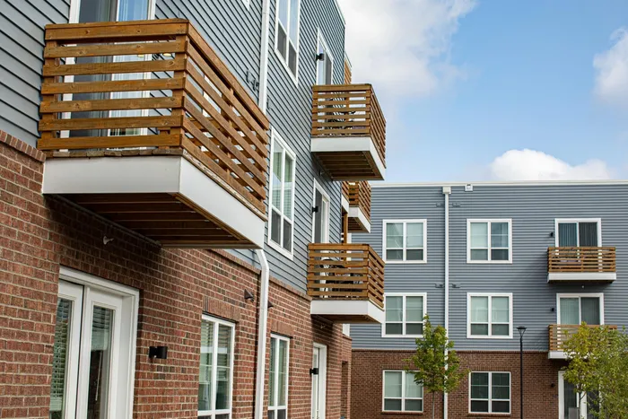Modern living means being in the center of the action. No matter what your lifestyle is, Graceland Flats will keep you plugged into the mix, while keeping you comfy at your one- and two-bedroom garden or townhome-style apartment home.