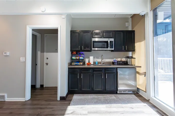Tivoli Apartments - Compact Kitchen