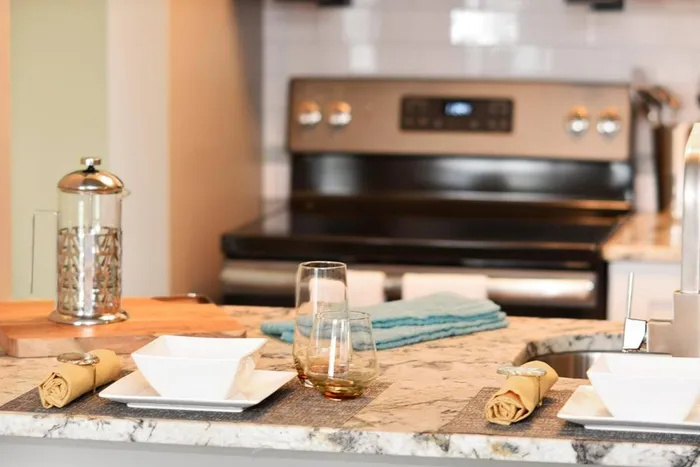 Kitchen decor- place settings on breakfast bar