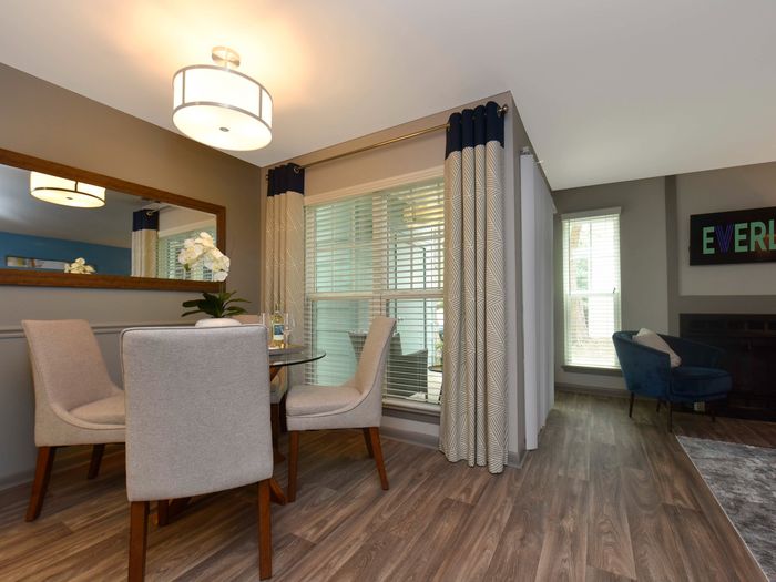 Everly 1x1 Dining Room