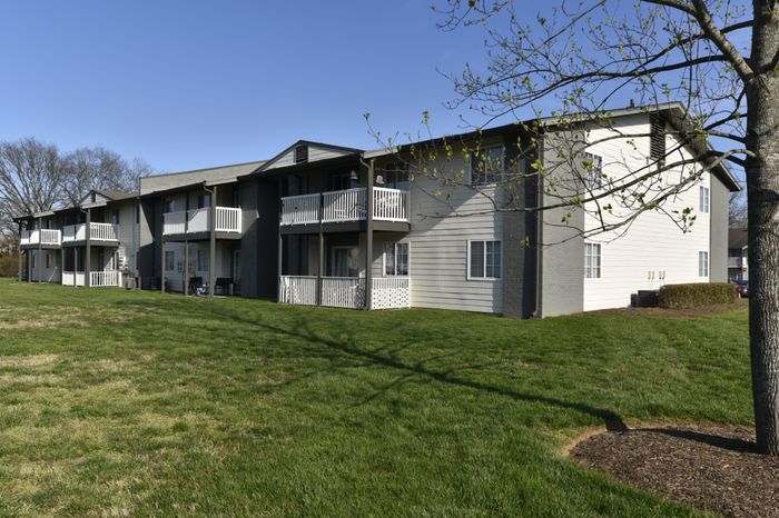 Brookhaven Apartments in Gallatin