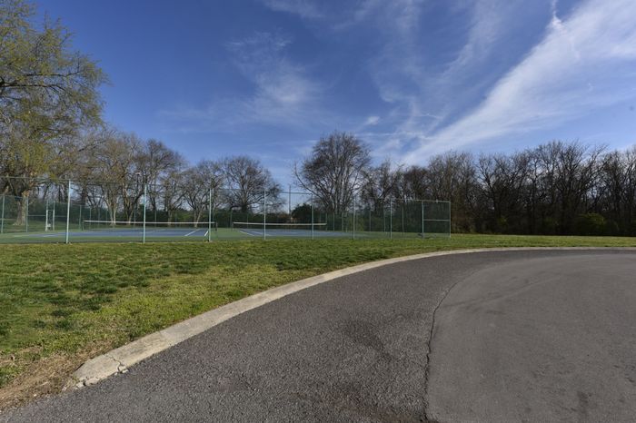 Brookhaven Apartments in Gallatin