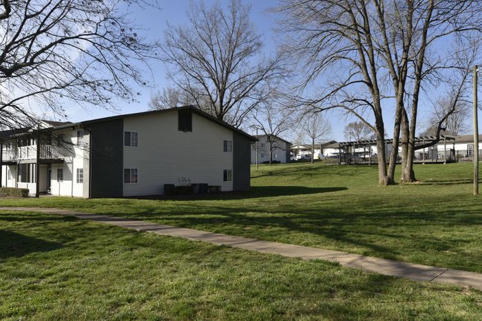 Brookhaven Apartments in Gallatin
