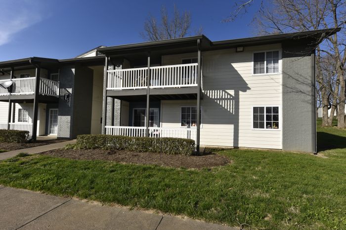 Brookhaven Apartments in Gallatin