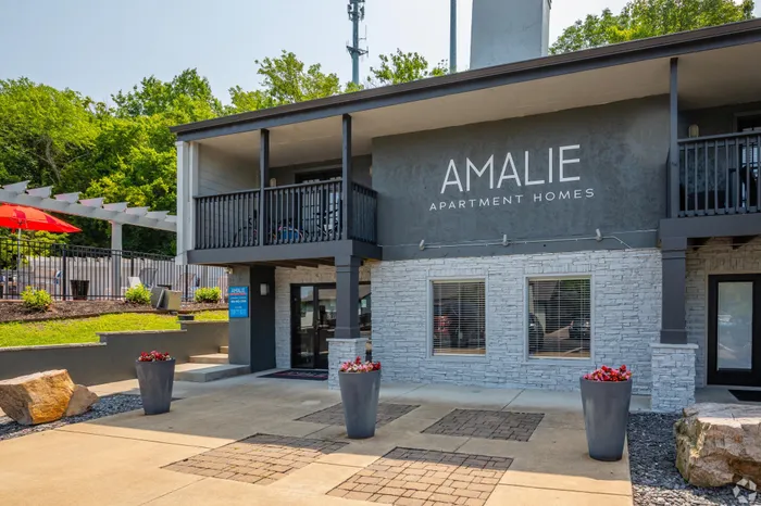 Amalie Apartments in Nashville, TN