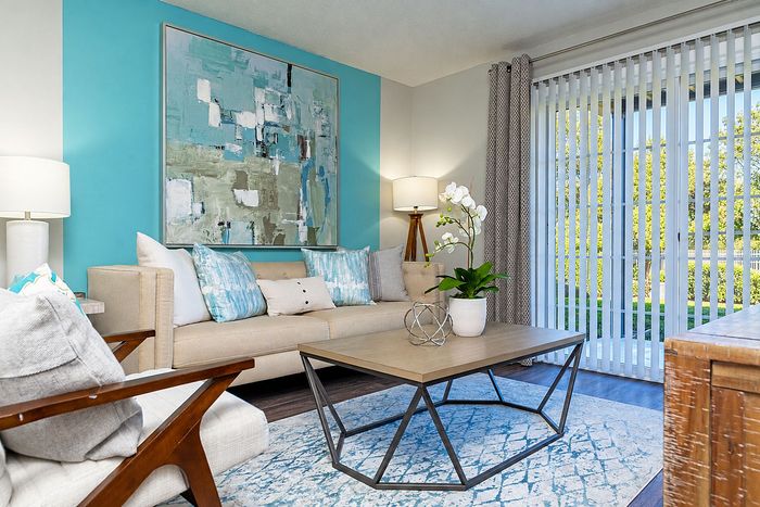 Brookhaven Apartments - Stylish Living Room
