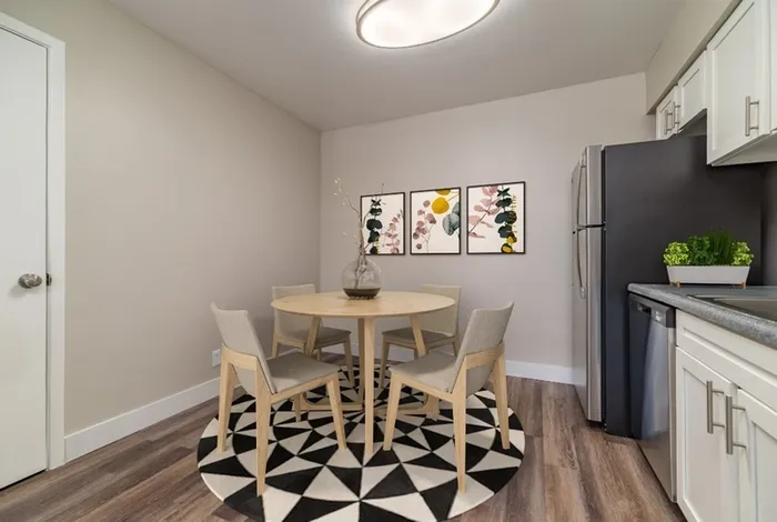 2 Bedroom Reno - Eat in Kitchen