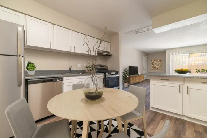2 Bedroom Reno - Eat in Kitchen