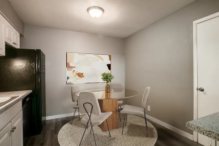 Classic 2 bedroom Eat in Kitchen