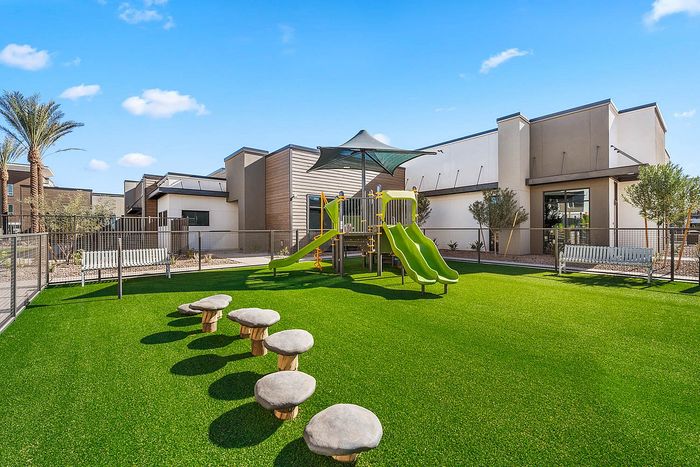 Navona exterior Tot lot, green turf, bench seating