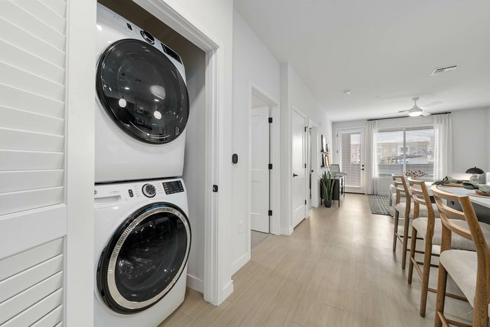 Navona standing washer and dryer