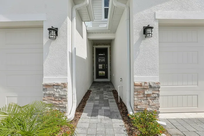 Entrance walkway into Townhome