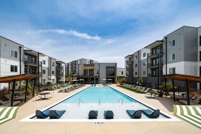 Ava Oakwood pool