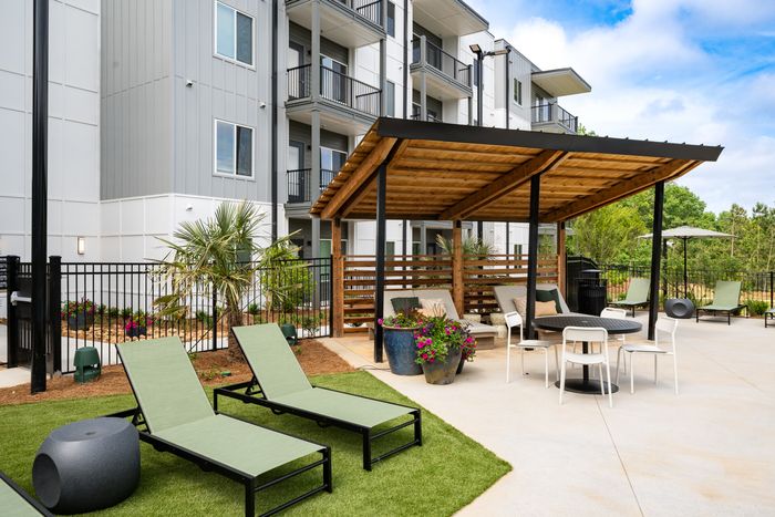 Outdoor pool seating in Gainesville