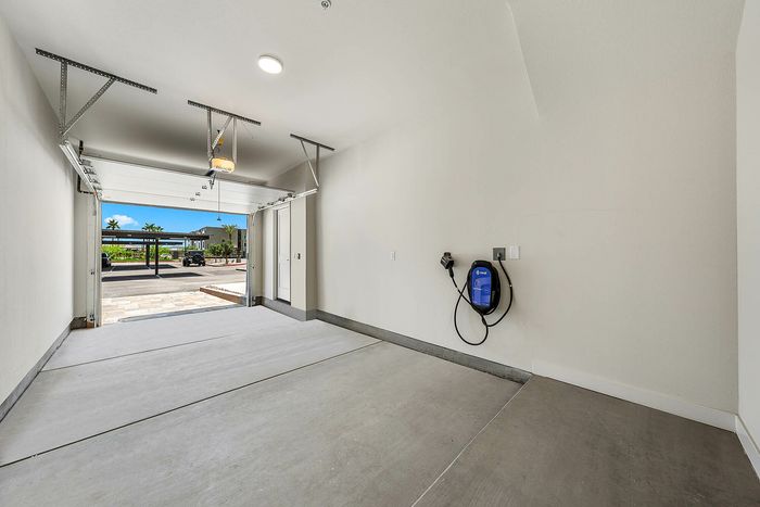 Navona interior garage, ceiling light