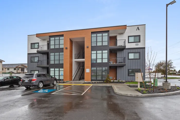 Broadway 12 Exterior