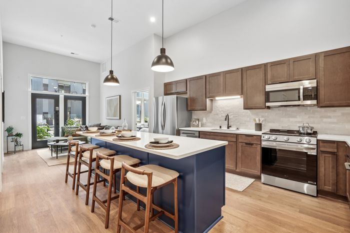2BR, 2BA - 1,000SF - Kitchen