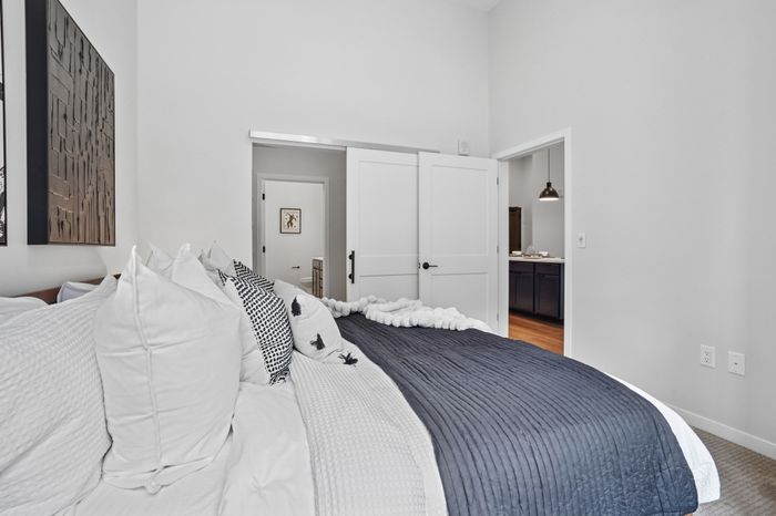 2BR, 2BA - 1,000SF - Bedroom