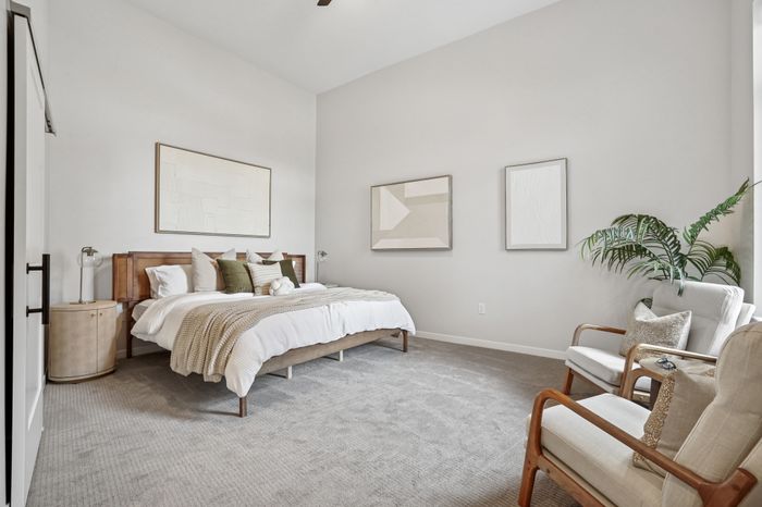 2BR, 2BA - 1,000SF - Master