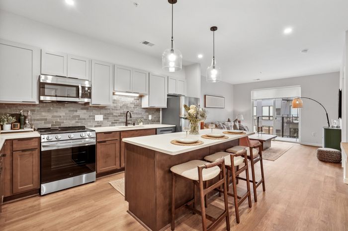1BR, 1BA - 712SF - Kitchen