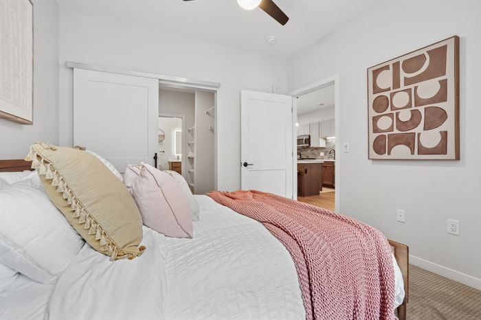 1BR, 1BA - 712SF - Bedroom