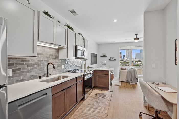 Studio - 536SF - Kitchen