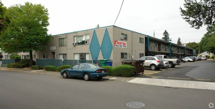 Orlo Apartments; Pet friendly studio, one, two bedroom affordable apartment homes near downtown Portland Oregon