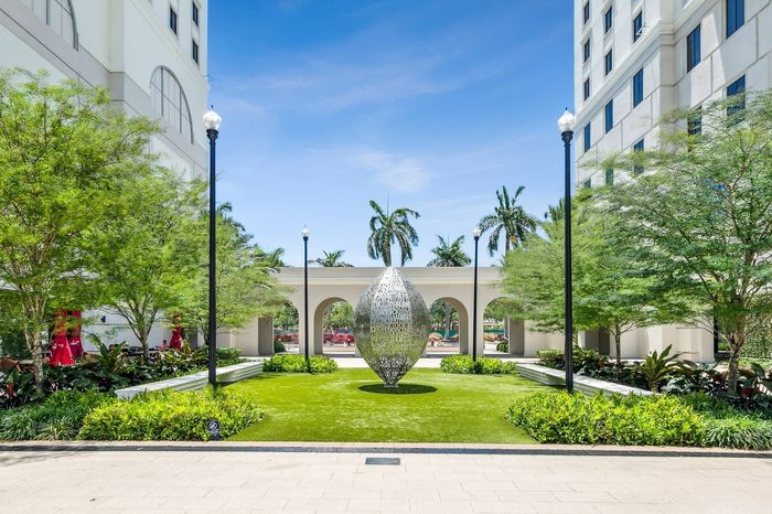 Life Time Living Gables Station Courtyard