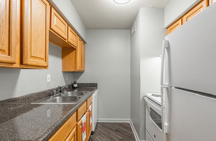 Lexington Apartments - Compact Kitchen