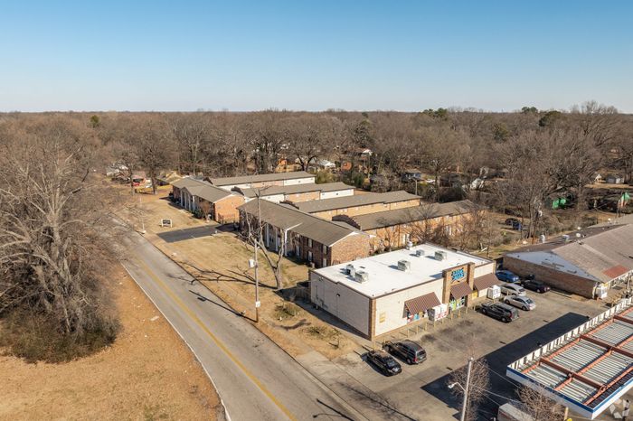Colonial Village Apartments - Aerial View