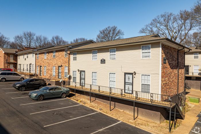 Colonial Village Apartments - Exterior View