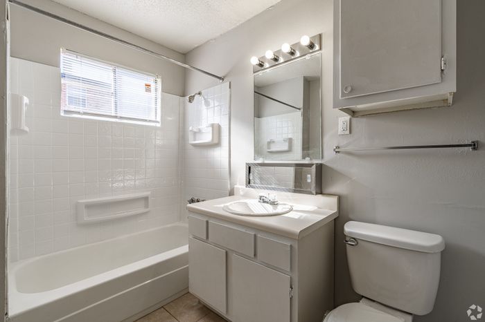 Colonial Village Apartments - Bathroom Interior