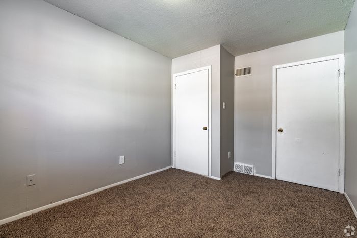 Colonial Village Apartments - Empty Room