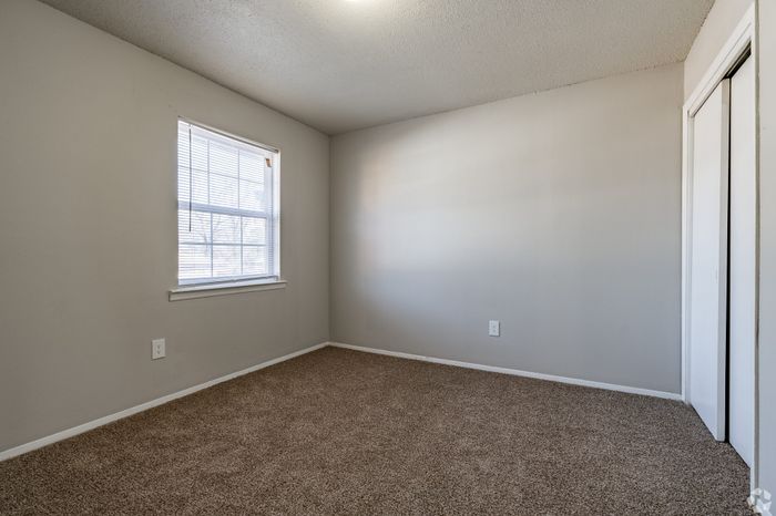 Colonial Village Apartments - Empty Bedroom