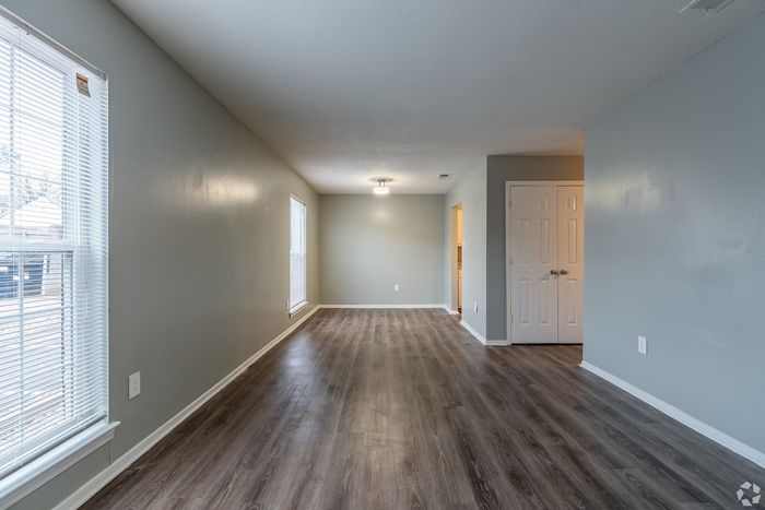 Lexington Apartments - Spacious Living Room