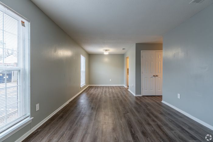 Lexington Apartments - Spacious Living Room