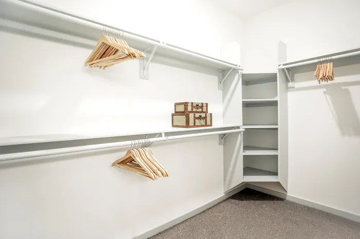 Closet | Livery