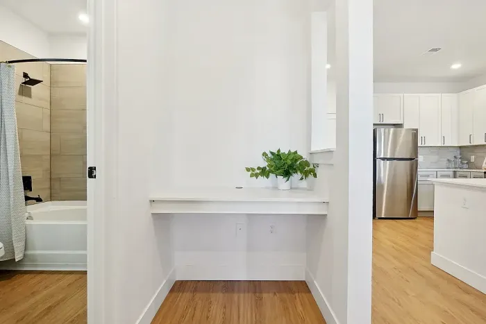 The Pendant Southlands Desk