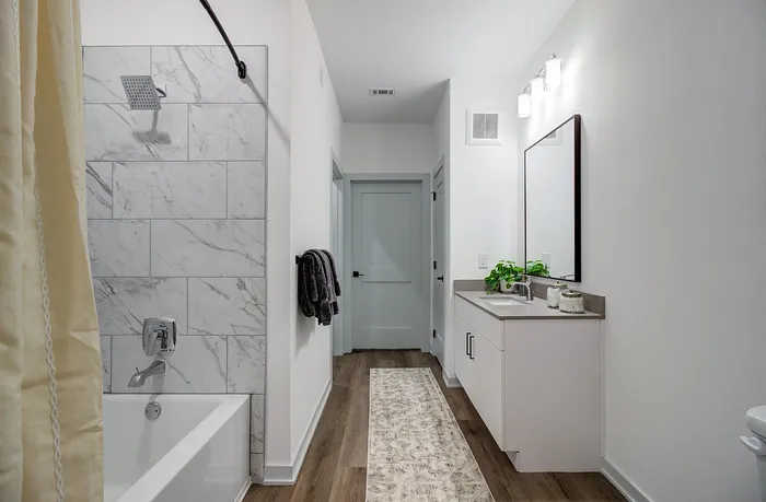 Garrett Forum Bathroom