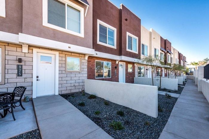 Lofts on 8th | Apartments with Garages